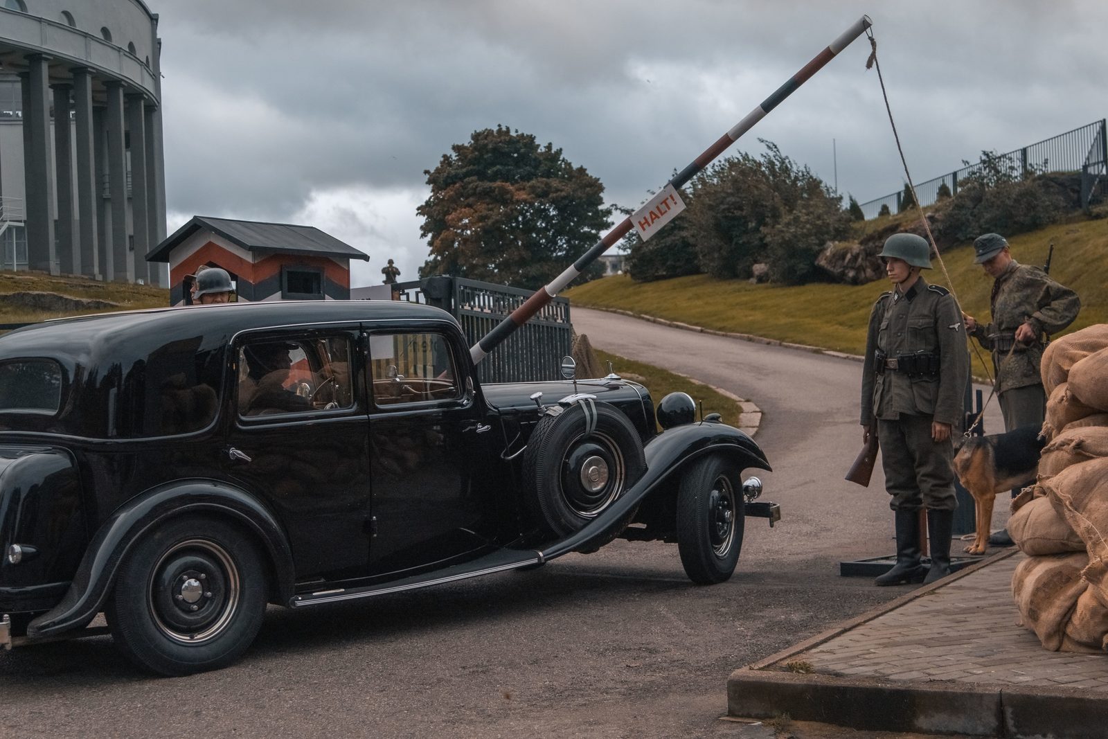 1942032